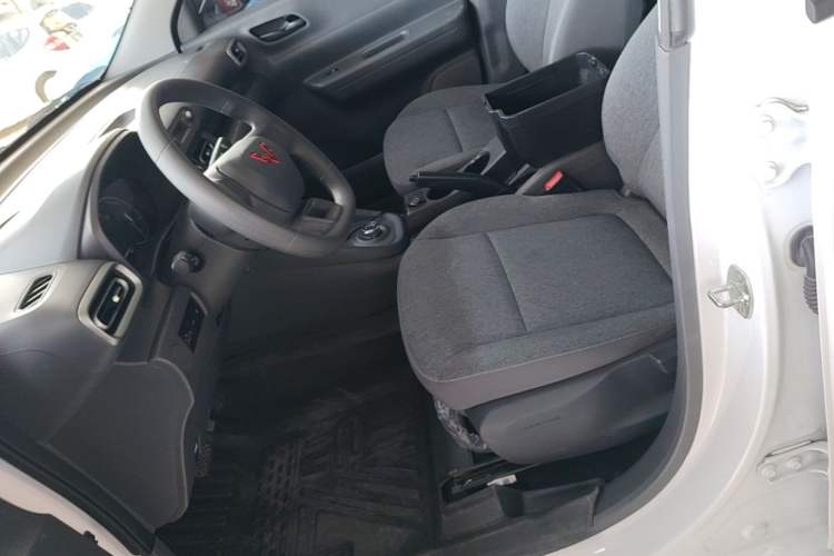 Used Wuling Hongguang New Energy 2024 All-Electric Model 300KM Practical Version Left Front Seat