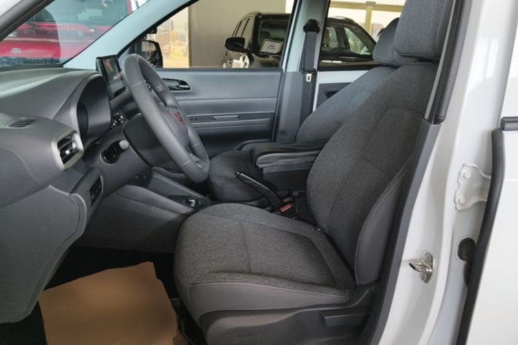 Used Wuling Hongguang New Energy 2024 All-Electric Model 300KM Standard Version Left Front Seat