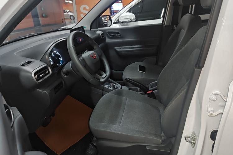 Used Wuling Hongguang New Energy 2024 All-Electric Model 300KM Standard Version Left Front Seat
