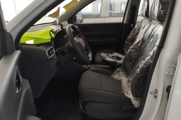Used Wuling Hongguang New Energy 2024 All-Electric Model 300KM Standard Version Left Front Seat