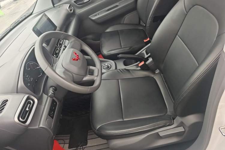 Used Wuling Hongguang New Energy 2024 All-Electric Model 300KM Standard Version Left Front Seat