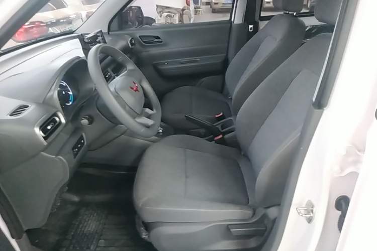 Used Wuling Hongguang New Energy 2024 All-Electric Model 300KM Standard Version Left Front Seat