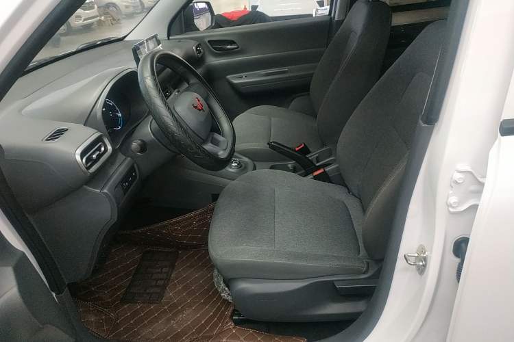 Used Wuling Hongguang New Energy 2024 All-Electric Model 300KM Standard Version Left Front Seat