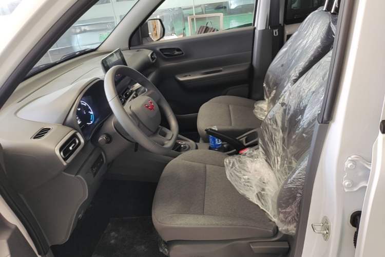 Used Wuling Hongguang New Energy 2024 All-Electric Model 300KM Standard Version Left Front Seat