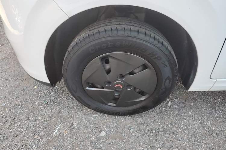 Used Wuling Hongguang New Energy 2024 All-Electric Model 300KM Standard Version Left Front Wheel Hub