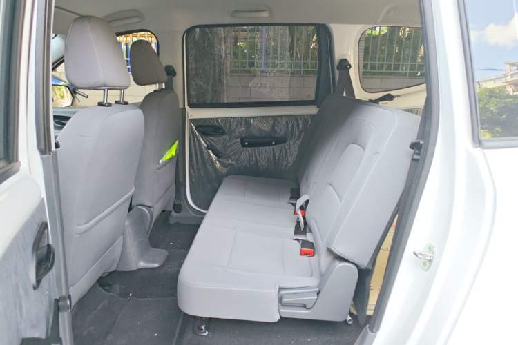 Used Wuling Hongguang New Energy 2024 All-Electric Model 300KM Practical Version Left Rear Seat