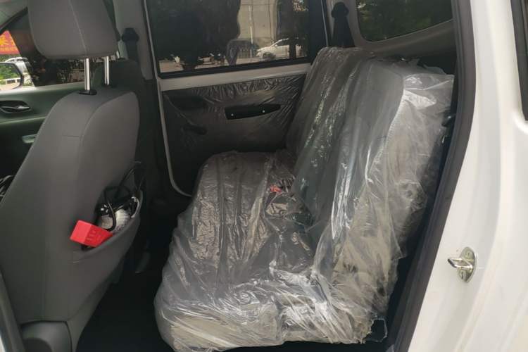 Used Wuling Hongguang New Energy 2024 All-Electric Model 300KM Practical Version Left Rear Seat