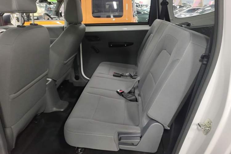 Used Wuling Hongguang New Energy 2024 All-Electric Model 300KM Standard Version Left Rear Seat