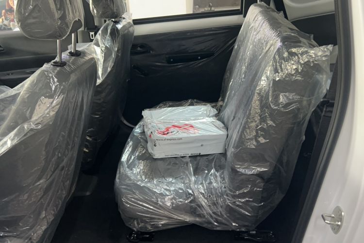 Used Wuling Hongguang New Energy 2024 All-Electric Model 300KM Standard Version Left Rear Seat