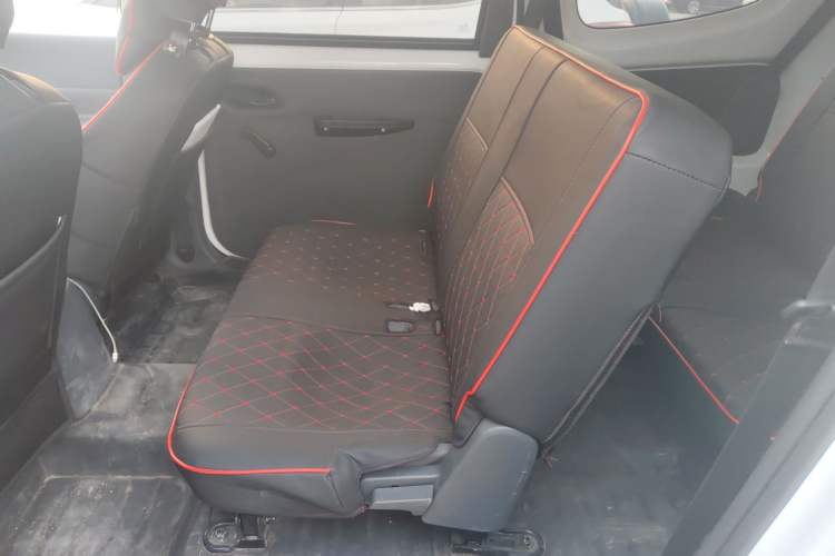 Used Wuling Hongguang New Energy 2024 All-Electric Model 300KM Practical Version Left Rear Seat