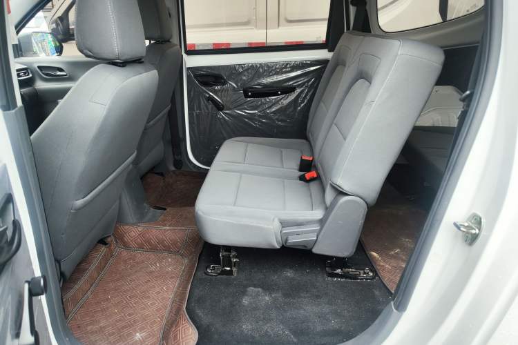 Used Wuling Hongguang New Energy 2024 All-Electric Model 300KM Practical Version Left Rear Seat