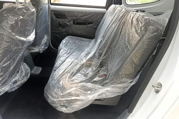 Used Wuling Hongguang New Energy 2024 All-Electric Model 300KM Standard Version Left Rear Seat