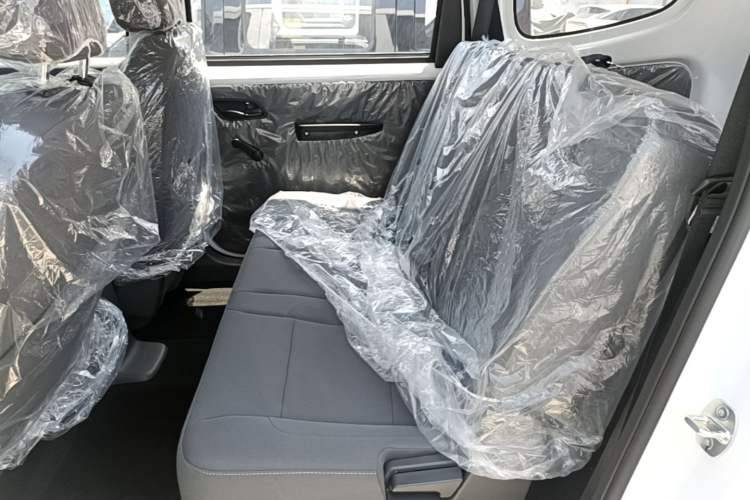 Used Wuling Hongguang New Energy 2024 All-Electric Model 300KM Standard Version Left Rear Seat