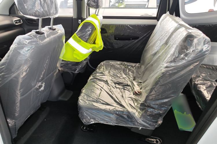 Used Wuling Hongguang New Energy 2024 All-Electric Model 300KM Standard Version Left Rear Seat
