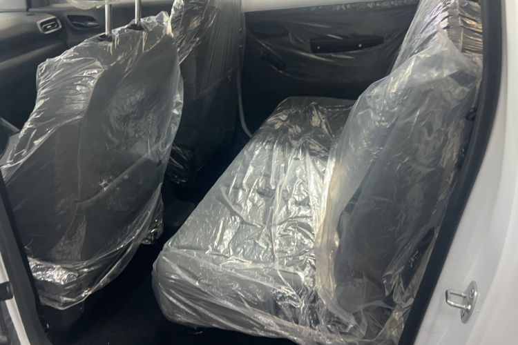 Used Wuling Hongguang New Energy 2024 All-Electric Model 300KM Standard Version Left Rear Seat