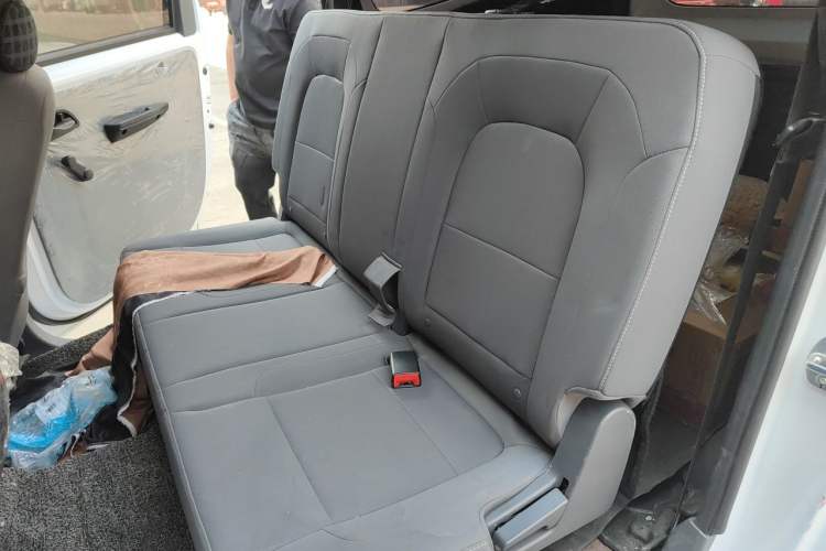 Used Wuling Hongguang New Energy 2024 All-Electric Model 300KM Practical Version Left Rear Seat