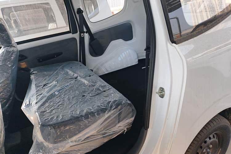 Used Wuling Hongguang New Energy 2024 All-Electric Model 300KM Standard Version Left Rear Seat