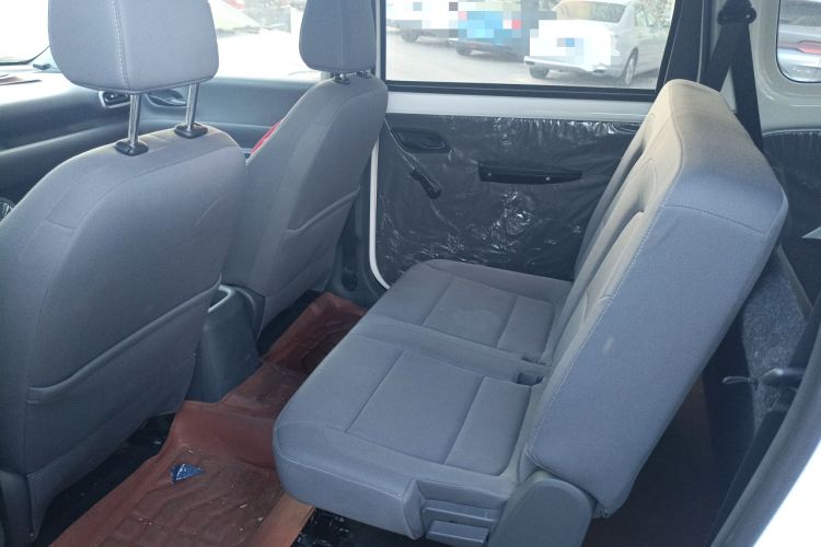 Used Wuling Hongguang New Energy 2024 All-Electric Model 300KM Standard Version Left Rear Seat