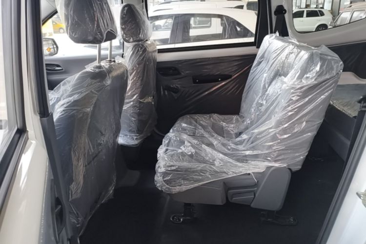 Used Wuling Hongguang New Energy 2024 All-Electric Model 300KM Standard Version Left Rear Seat