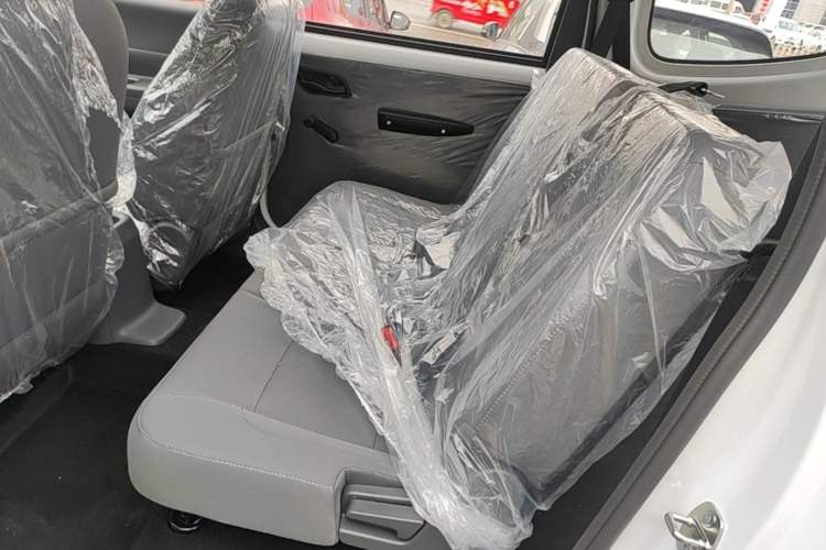 Used Wuling Hongguang New Energy 2024 All-Electric Model 300KM Practical Version Left Rear Seat