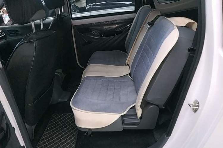 Used Wuling Hongguang New Energy 2024 All-Electric Model 300KM Standard Version Left Rear Seat