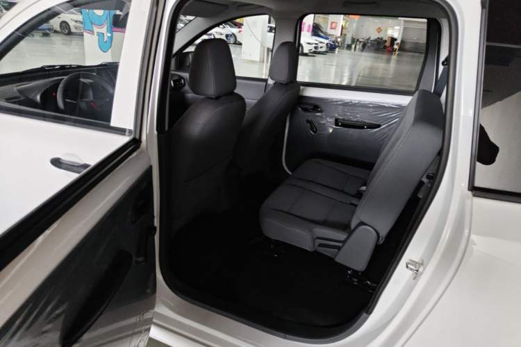 Used Wuling Hongguang New Energy 2024 All-Electric Model 300KM Standard Version Left Rear Seat