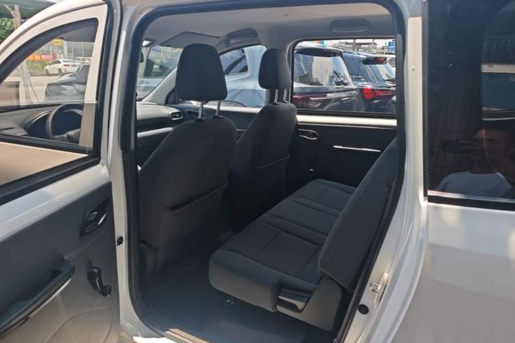Used Wuling Hongguang New Energy 2024 All-Electric Model 300KM Practical Version Left Rear Seat