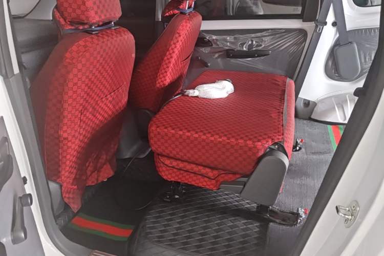 Used Wuling Hongguang New Energy 2024 All-Electric Model 300KM Standard Version Left Rear Seat