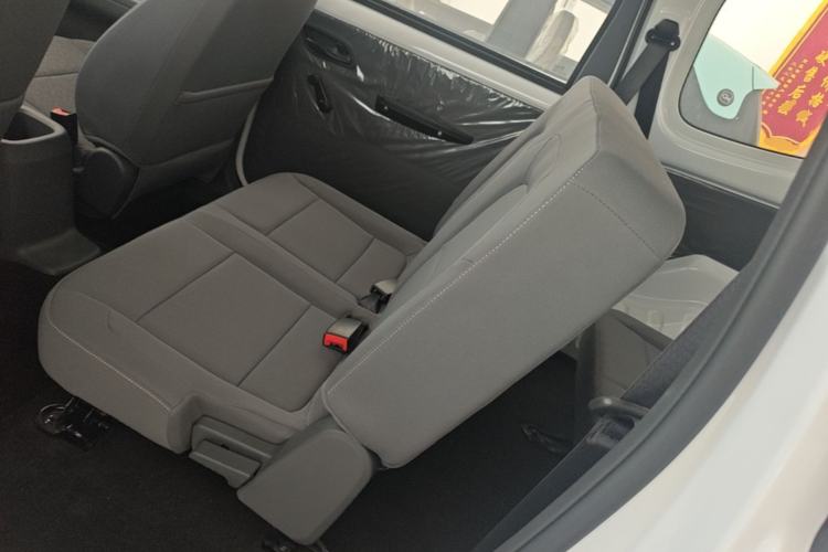 Used Wuling Hongguang New Energy 2024 All-Electric Model 300KM Practical Version Left Rear Seat