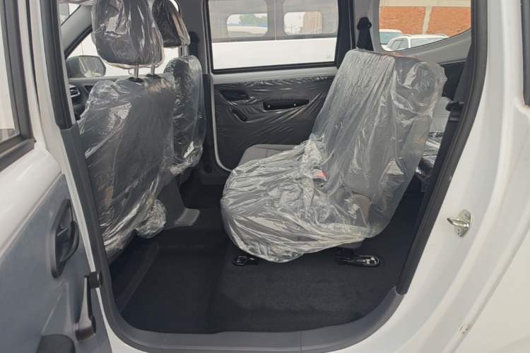 Used Wuling Hongguang New Energy 2024 All-Electric Model 300KM Standard Version Left Rear Seat