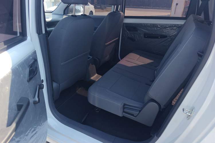 Used Wuling Hongguang New Energy 2024 All-Electric Model 300KM Practical Version Left Rear Seat