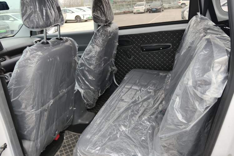 Used Wuling Hongguang New Energy 2024 All-Electric Model 300KM Standard Version Left Rear Seat