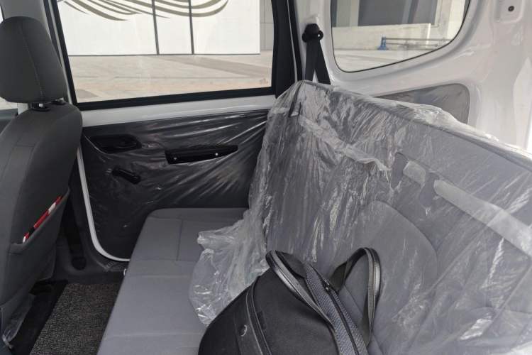 Used Wuling Hongguang New Energy 2024 All-Electric Model 300KM Practical Version Left Rear Seat