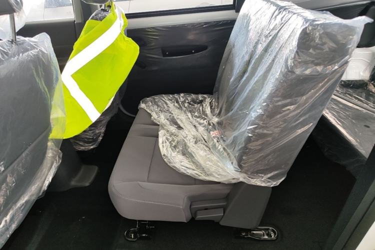 Used Wuling Hongguang New Energy 2024 All-Electric Model 300KM Standard Version Left Rear Seat