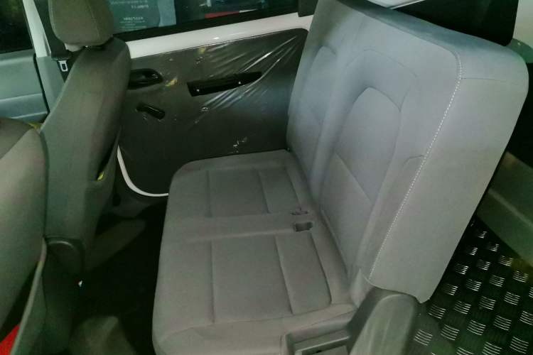 Used Wuling Hongguang New Energy 2024 All-Electric Model 300KM Standard Version Left Rear Seat