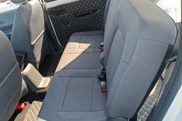 Used Wuling Hongguang New Energy 2024 All-Electric Model 300KM Standard Version Left Rear Seat
