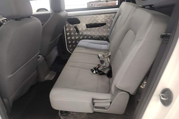 Used Wuling Hongguang New Energy 2024 All-Electric Model 300KM Standard Version Left Rear Seat
