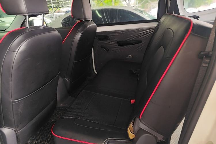 Used Wuling Hongguang New Energy 2024 All-Electric Model 300KM Standard Version Left Rear Seat
