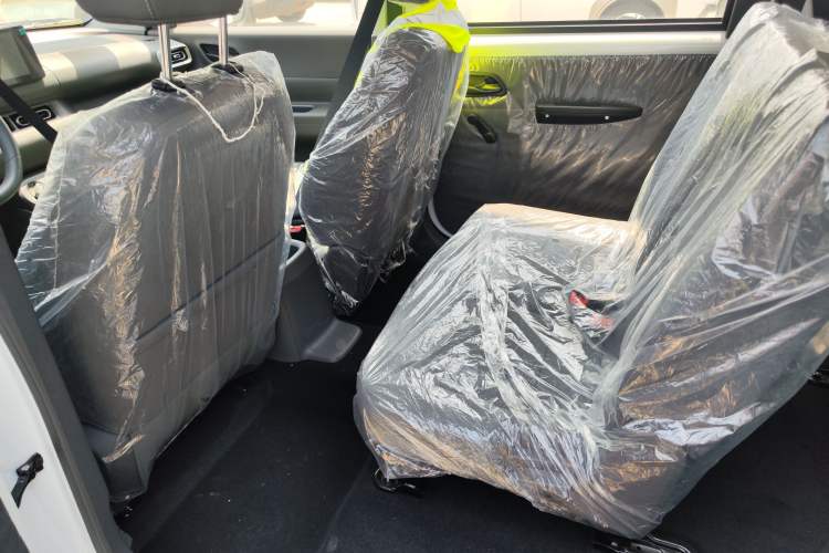 Used Wuling Hongguang New Energy 2024 All-Electric Model 300KM Standard Version Left Rear Seat