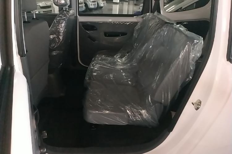 Used Wuling Hongguang New Energy 2024 All-Electric Model 300KM Standard Version Left Rear Seat