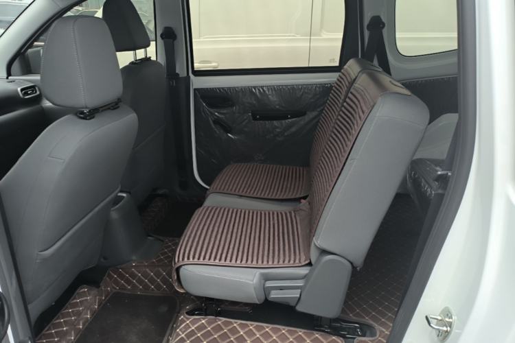 Used Wuling Hongguang New Energy 2024 All-Electric Model 300KM Standard Version Left Rear Seat