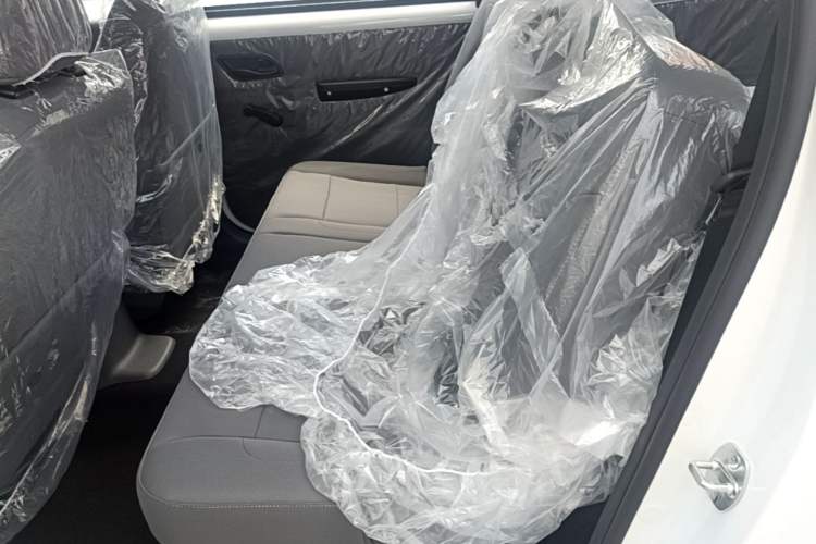 Used Wuling Hongguang New Energy 2024 All-Electric Model 300KM Standard Version Left Rear Seat