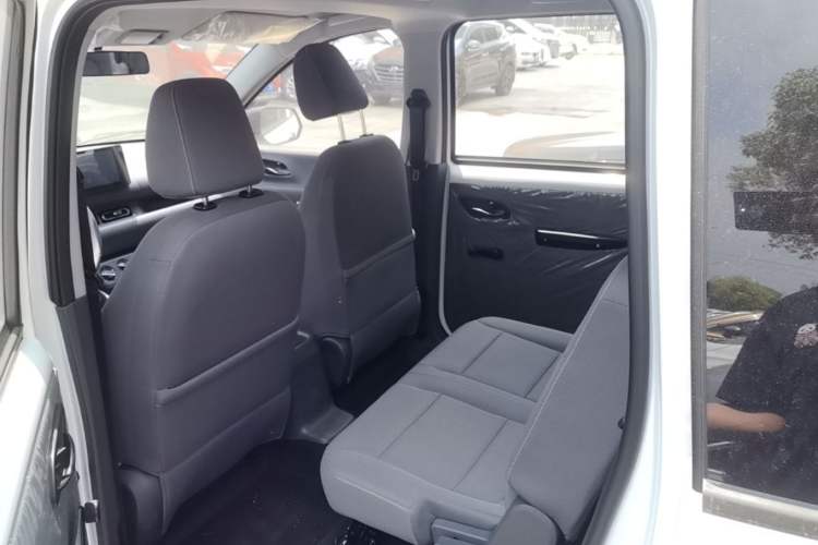 Used Wuling Hongguang New Energy 2024 All-Electric Model 300KM Standard Version Left Rear Seat
