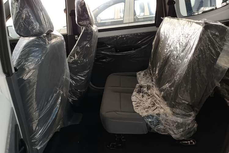 Used Wuling Hongguang New Energy 2024 All-Electric Model 300KM Standard Version Left Rear Seat