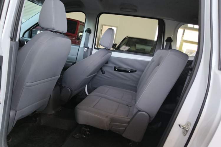 Used Wuling Hongguang New Energy 2024 All-Electric Model 300KM Standard Version Left Rear Seat