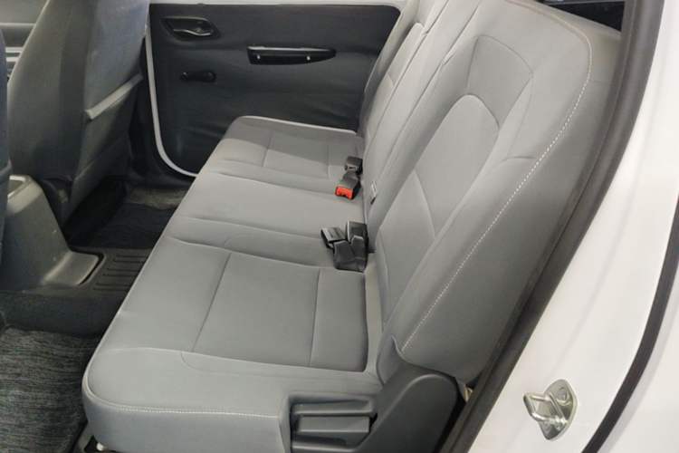Used Wuling Hongguang New Energy 2024 All-Electric Model 300KM Standard Version Left Rear Seat