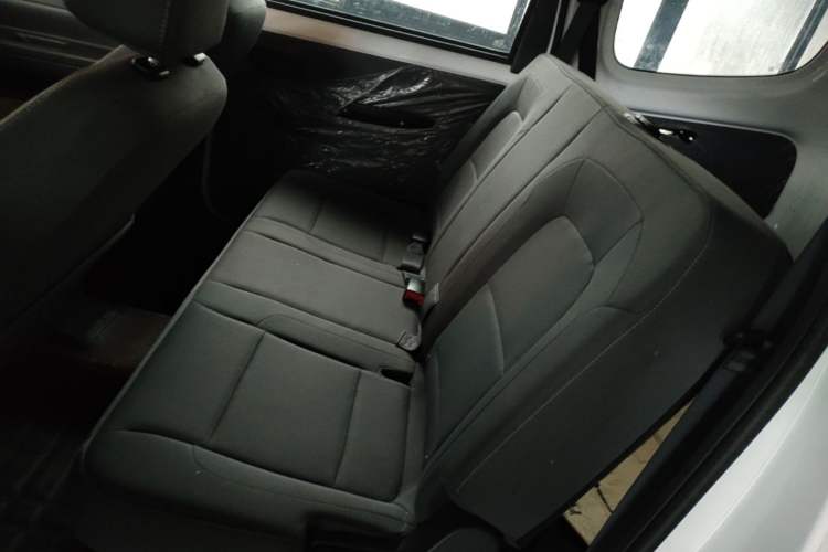 Used Wuling Hongguang New Energy 2024 All-Electric Model 300KM Standard Version Left Rear Seat