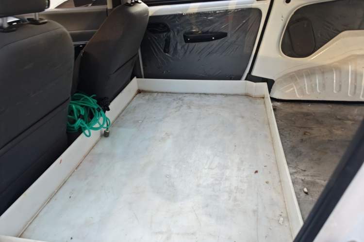 Used Wuling Hongguang New Energy 2024 All-Electric Model 300KM Standard Version Left Rear Seat