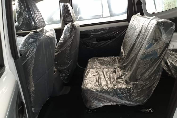 Used Wuling Hongguang New Energy 2024 All-Electric Model 300KM Standard Version Left Rear Seat