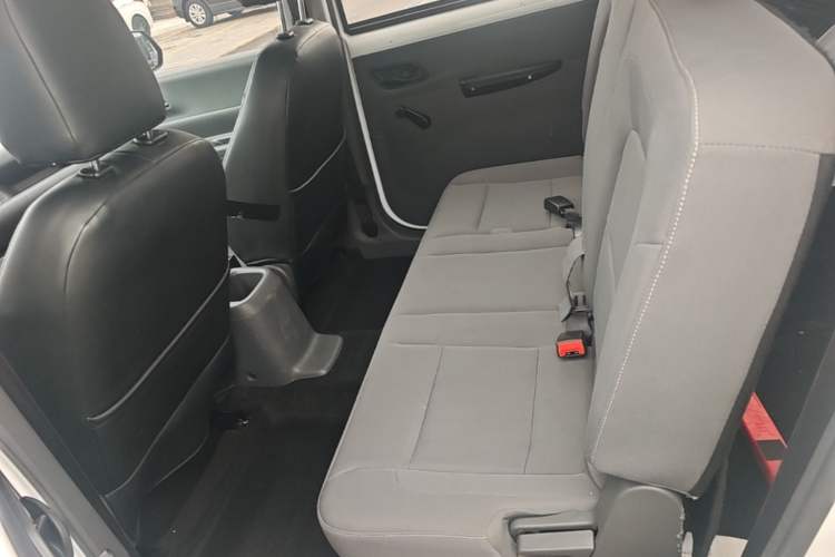Used Wuling Hongguang New Energy 2024 All-Electric Model 300KM Standard Version Left Rear Seat